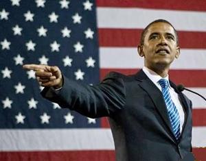 Barack Obama de vant le drapeau des USA